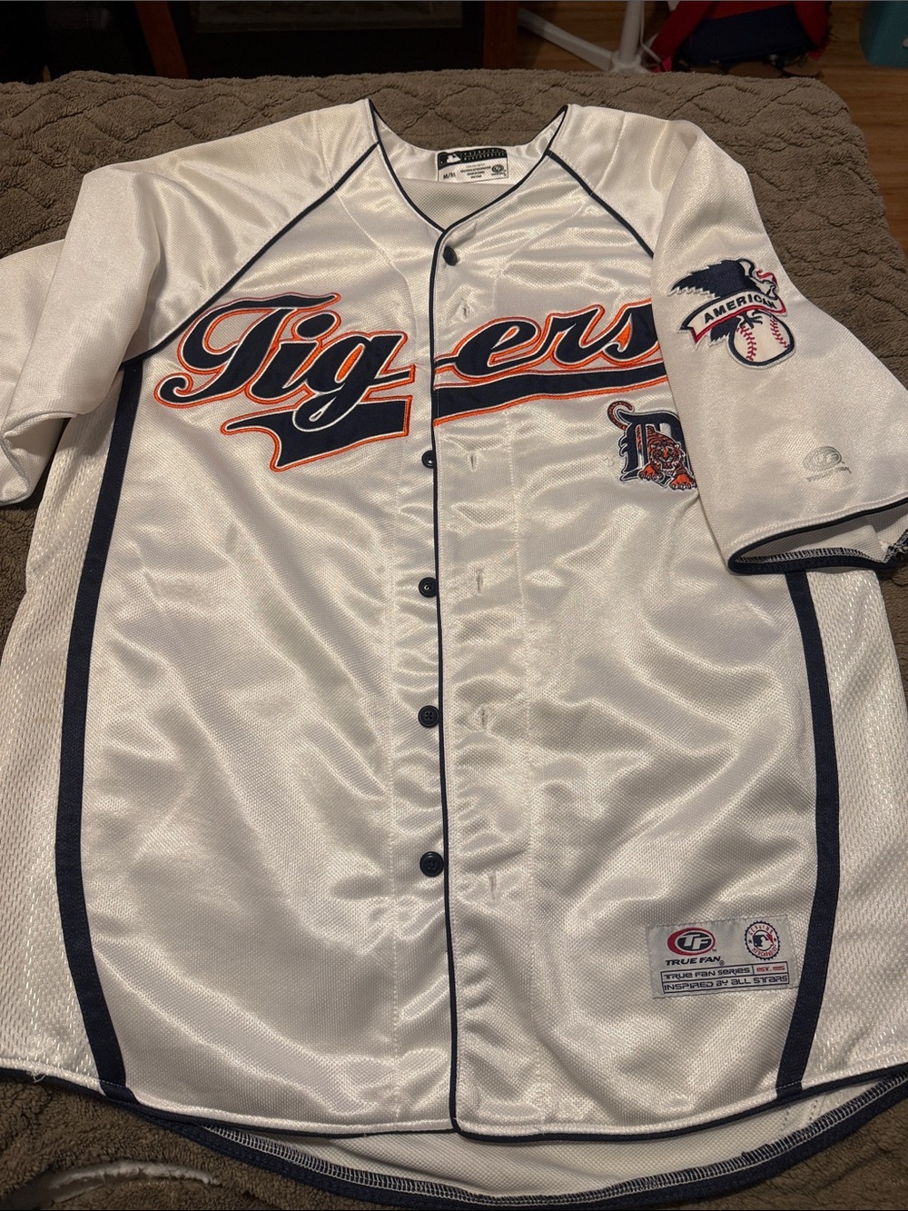 MLB Detroit Tigers Satin Button-Up Jersey in White, Navy & Orange
